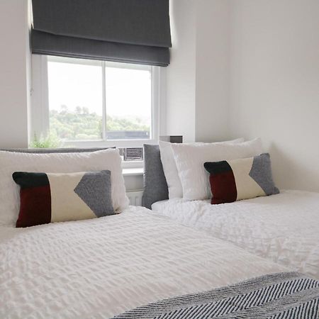 3 Old Pharmacy Court Apartment Кендал Екстериор снимка