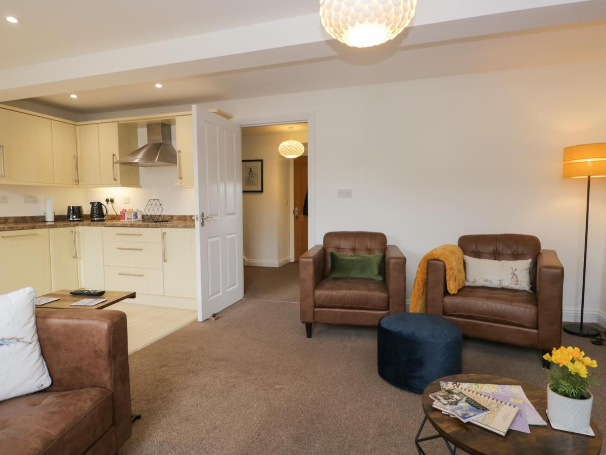 3 Old Pharmacy Court Apartment Кендал Екстериор снимка